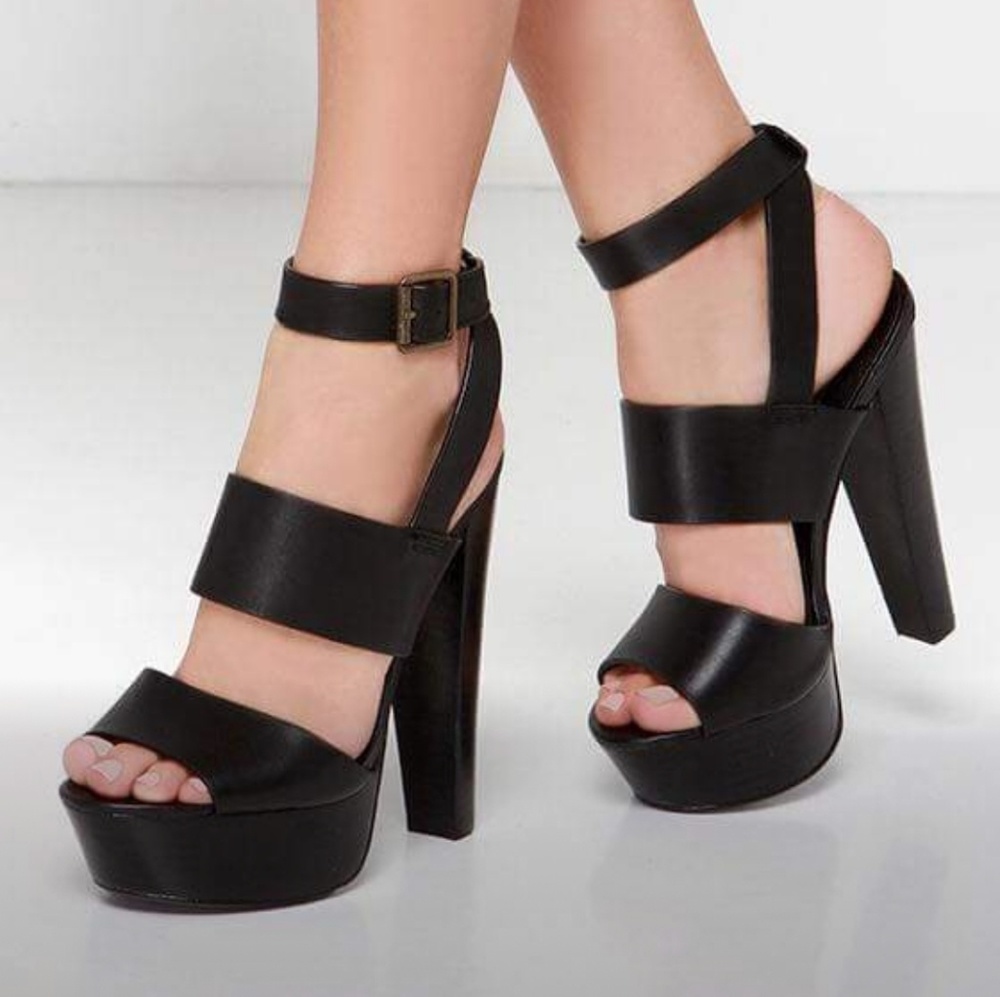 Steve Madden Dezzzy platform heels - size 9